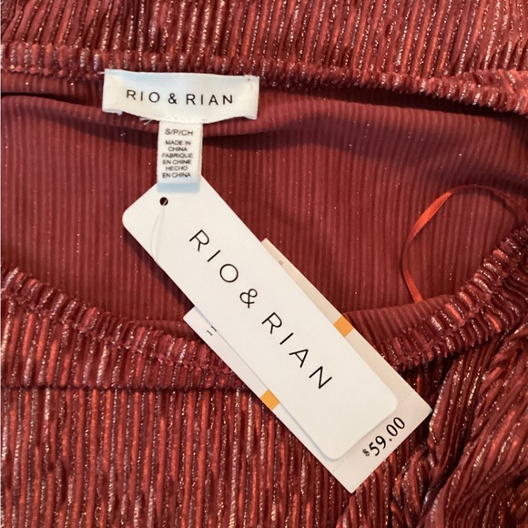 RIO & RIAN Metallic Cold-Shoulder Top – Size S - Picture 2 of 6